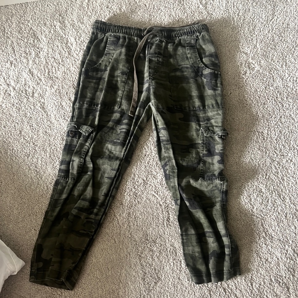 Cropped cargo pants